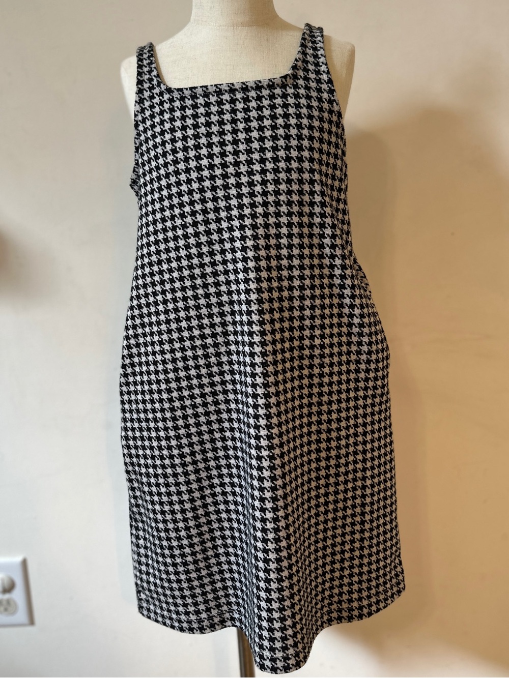 Old Navy Girls Classic Houndstooth Dress in Black & White